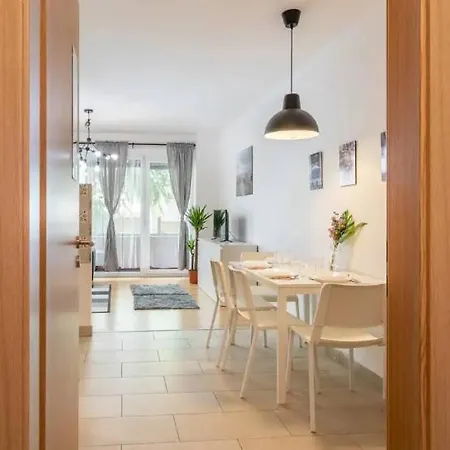 Apartment 2br & 2balcony By Nw *