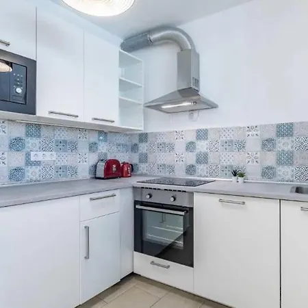 2br & 2balcony By Nw Apartment