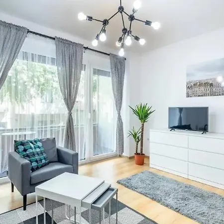 Apartment 2br & 2balcony By Nw Budapest
